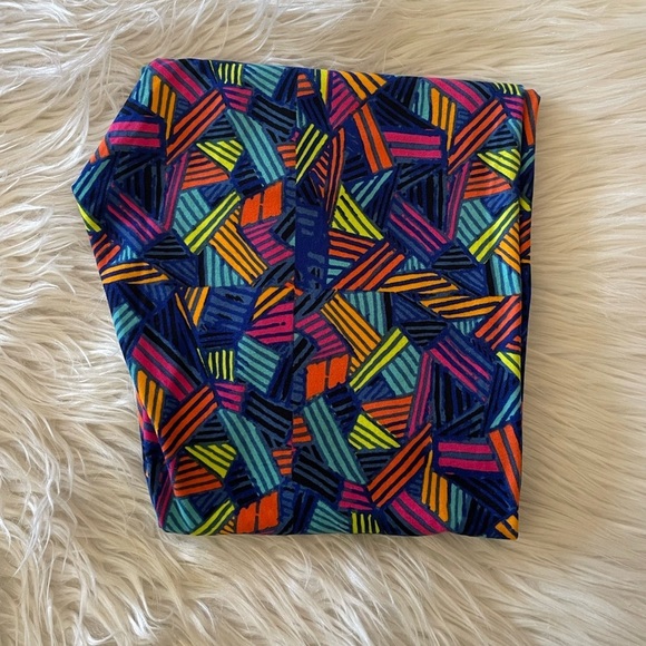 LuLaRoe Pants - New! Women’s Lularoe multicolored geometric print Leggings TC